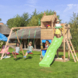 Speeltoestel Jungle Gym Resort met groene glijbaan en dubbele schommel van douglashout